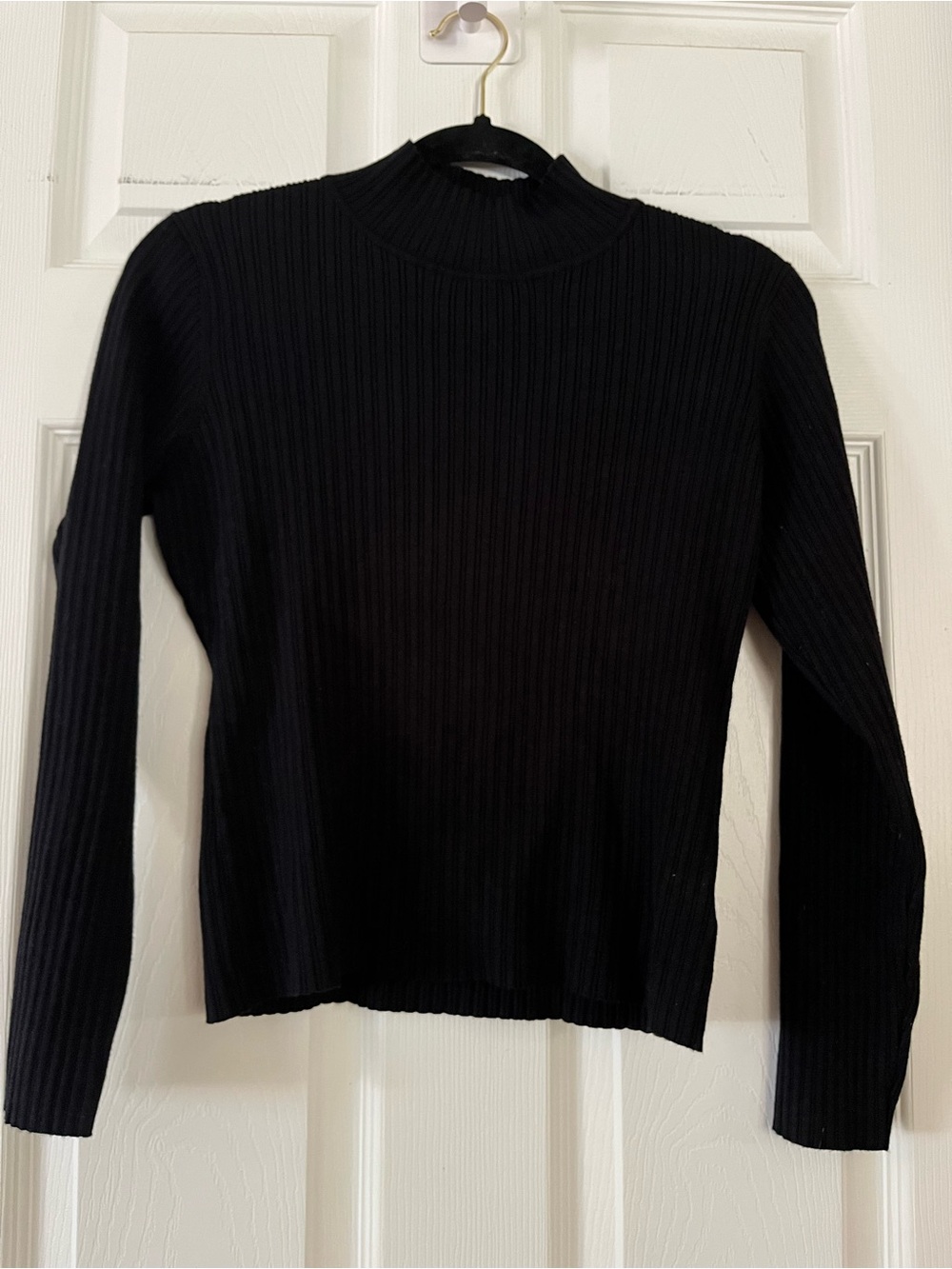 Ribbed Mock Neck Long-Sleeve Sweater - Black